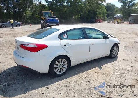 2015 Kia Forte Lx z USA, uszkodzony, nr VIN KNAFX4A66F5355828